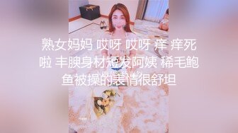 游乐场女厕全景偷拍三位女网红直播打卡 关注她后去她朋友圈扒她生活照 (2)