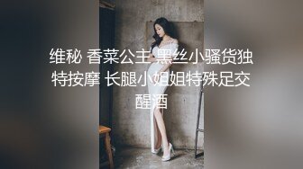 美女与野兽，激情4P黑白配，极品妞惨遭黑鬼蹂躏，听狼友指挥大鸡巴尽根没入