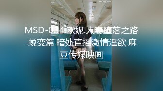 性感小花裙野性极品身材人妖和型男沙发上亲密接吻疯狂撸管吃JJ相互插菊爆射