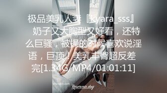 变态偷拍牛人闯入女厕手持拍摄美女们尿尿,还猛闻女神换下来的卫生护垫,说真香,最后用来撸一发