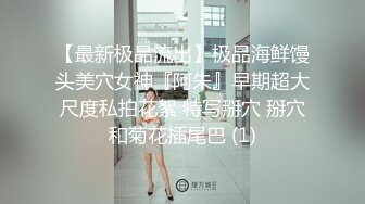 ❤️嫩妹偸拍，泳衣专卖店试衣间固定针孔TP红发双马尾可爱学生妹试换泳衣，一对车灯嫩嫩的发育中