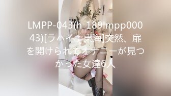 [MP4/ 892M]&nbsp;&nbsp;大屁股骚母狗露脸让小哥在宾馆压在身下放肆抽插，颜值不错乖巧听话各种姿势配合小哥爆草蹂躏