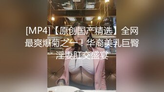 后入式都把这货干出汗了拍她还害羞