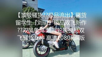 精品厕拍私房六月最新流出大学城附近女厕 全景后拍 帽子美眉不知为何把里面秋裤脱了下来