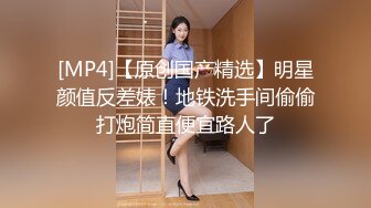 熟女人妻 在家光着屁屁吃大洋吊 展示她一流的口活 边吃边摸逼 最后口爆吃精