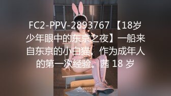 最近很火的家庭摄像头，美艳少妇洗完澡回卧室抹皮肤霜，女儿进来看着母亲光溜溜的身材，看了下身材开心走啦！