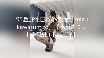 会喷奶的宝妈妈~逞还没断奶，老公没在家，偷偷在线挤奶请炮友们品尝一下新鲜奶水，味道太棒了！快快张开小嘴巴来吃一口吧！~