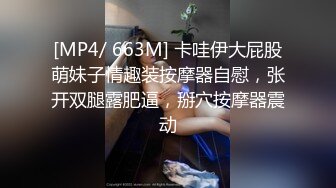 年轻小骚货们，群P大战，花样玩穴，按住一个一个童颜巨乳换的操逼