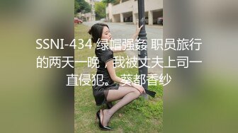 长相可爱的丸子头妹子，巨乳白皙奶，一黑一白