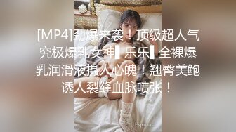 JK装短裙黑丝极品女神，隔着内裤磨蹭小穴，换上女仆装跪地深喉，怼着大屁股交叉姿势就是操