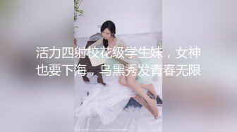 风骚少妇深夜户外车震 给炮友在车里口交 舔逼 手指揉阴蒂 女上位插了几下 然后深喉 口爆