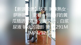 [MP4/ 1.47G] 颜值不错的风骚女模特，大辫子漏出骚奶子诱惑狼友跟两位大哥激情3P，让小哥吃奶玩逼轮流爆草抽插