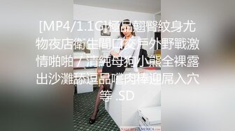 [MP4/ 664M] 大二学舞蹈贫乳颜值美女诱惑啪啪，性感牛仔短裤对着镜头摆弄，足交特写插嘴穿上黑丝