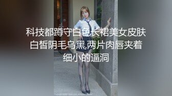 约操高端外围小姐姐,刚进门就穿上开档黑丝丁字裤 翘着美臀69口交