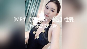 床边女友的春药诱惑❤男友往水里放春药女友