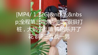 厕拍大神潜入美容医院女厕后拍美女上厕所❤️样子斯文的眼镜护士小姐姐