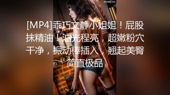 《极品CP魔手外购》无水正版价值千元某工厂职工女厕所全景正点位置偸拍各种美女小姐姐大小便看脸看双洞超多大屁股 (1)