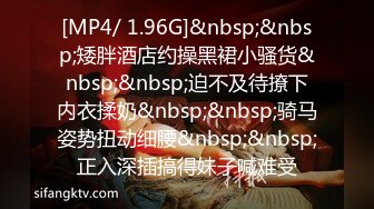 穿着紧身衣的漂亮眼镜小姐姐文雅气质却这么骚骚，和两个男的做爱骑乘操穴起伏吞吐猛力抽插终于满足啊