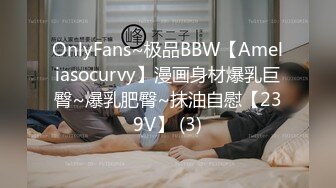 王姐的工作服下面居然是这么骚的开裆裤袜