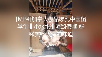 苗条靓丽大腿上纹AK47的外围女镜子前开操