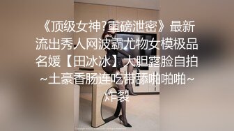 ❤️❤️调教超嫩美少女，浴室跪地尿嘴里，酒店3P操嫩穴，前后夹击，骑脸插嘴，淫荡名场面