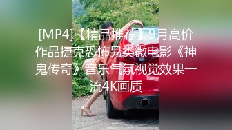 丝袜高跟露脸身材不错的女模特精彩大秀直播，听狼友指挥被大哥抠的淫水直流给小哥喝，口交大鸡巴多体位爆草