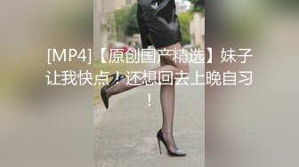 开档肉丝高跟诱惑轻熟女的精彩表演，玩的开说话骚听指挥，揉奶玩逼道具抽插浪叫呻吟不断，伸着舌头要舔鸡巴[