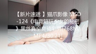 极品御姐、年轻妈妈，脸蛋漂亮，奶子浑圆美丽，按摩阴蒂就开始发情