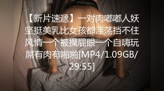 【直播激情】欧美情侣直播激情 大屌三拳长虐菊花 经典姿势逆插小受 最后双双潮喷身上