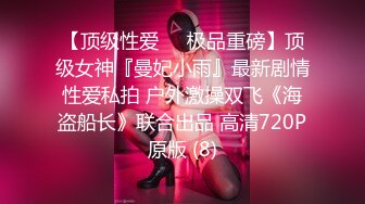 商场女厕全景偷拍黑衣少妇玩手机尿尿鲍鱼保养的挺粉嫩呢