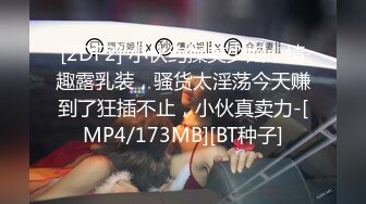 38岁肥臀少妇背着老公吃小牛，这大屁股操起来啪啪响听这撞击太刺激