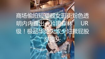 这个少妇也学人家开直播