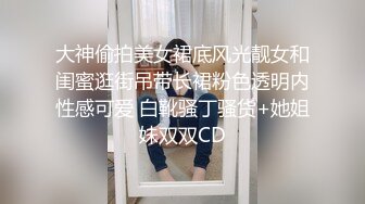 制服黑丝露脸颜值很高的虐逼狂人激情大秀直播，给逼逼里塞鸡蛋和西红柿，再让逼逼吐出来，长茄子插逼真刺激