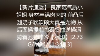 户外露出尿尿的【彩衣】在路边高峰期下班憋不住 尿了好多 车都停下来看～还有金发小帅哥对着我吹口哨 (2)