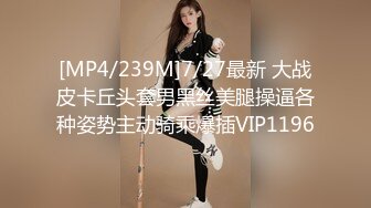 【新片速遞 】9分颜值！极品尤物网红女神！开档丝袜修长美腿，大黑牛暴力自慰，头部塞入骑坐，爽的高潮喷水[1.46G/MP4/02:33:17]