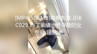 被大哥爆草的极品学妹，全程露脸小野猫被大哥无套插入，玩弄骚奶子，后入抽插爆草撞击骚屁股都有臀浪射好多