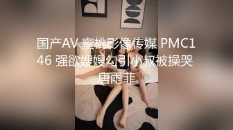 在停电的夜里拿着手电筒进行4P