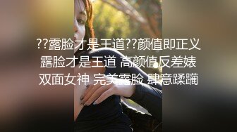 老婆扒开逼，等着鸡巴插入