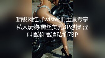 酒店女厕全景偷拍眼镜小姐姐侧面诱人白粉穴+肥屁屁小姐姐蹲下放P