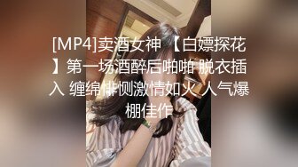 饑渴騷熟女居家偷情私會帥氣小鮮肉啪啪打炮 主動吃雞巴翹起肥臀後入頂操幹得高潮不斷 爽翻了 高清原版