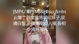 【新片速遞】&nbsp;&nbsp;奶茶店女厕蹲守戴白头箍大眼睛美女❤️两片肥美湿滑的肉唇馋得流口水 无水原版[76M/MP4/00:32]