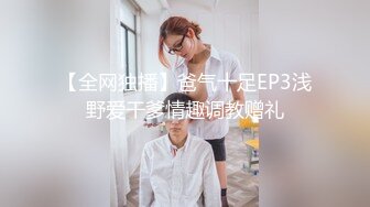 偷情在约新来同事，她男友不停发微信，身体柔韧逼紧