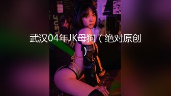 五官唯美的小女友，跪舔大神鸡巴下，口爆射她一嘴，还咧嘴开心地笑！