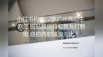 黑丝短发露脸骚货一个人床上发骚，道具插进逼里不停搅拌高潮迭起