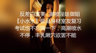 ❤️肥臀爱好者，巨乳摇摆抹精油，油光程亮，第一视角后入撞击，大屁股很Q弹，搞不了几下就缴枪