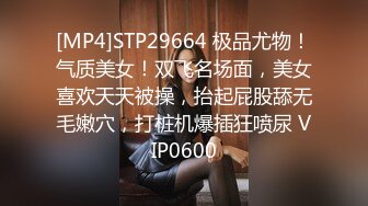 00后清纯反差少女『LT软软兔』逛街露出差点被大叔发现，洗手间翘起翘臀让哥哥后入，极品嫩穴又粉又嫩又紧