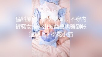 动漫展偷拍美女裙底风光国风 lo美女半透蕾丝内两边蝴蝶结可爱又性感草莓吊带裙竟然配半透明丁字裤正面看到黑毛