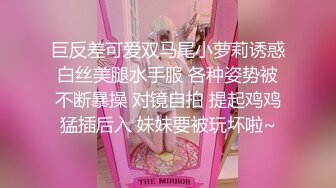 三个野性时尚人妖玩起3P大战吊带内衣性感诱惑前舔鸡巴后插入屁眼啪啪刺激