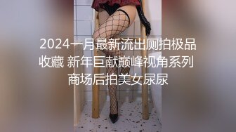 渣男趁着女友上班和女友的闺蜜在出租屋偷情这女的真是骚一边吃屌一边玩手机