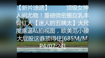 漂亮小妮子来健身房找教练，空无一人后 做点偷偷摸摸的事，口暴吐精笑得好开心！